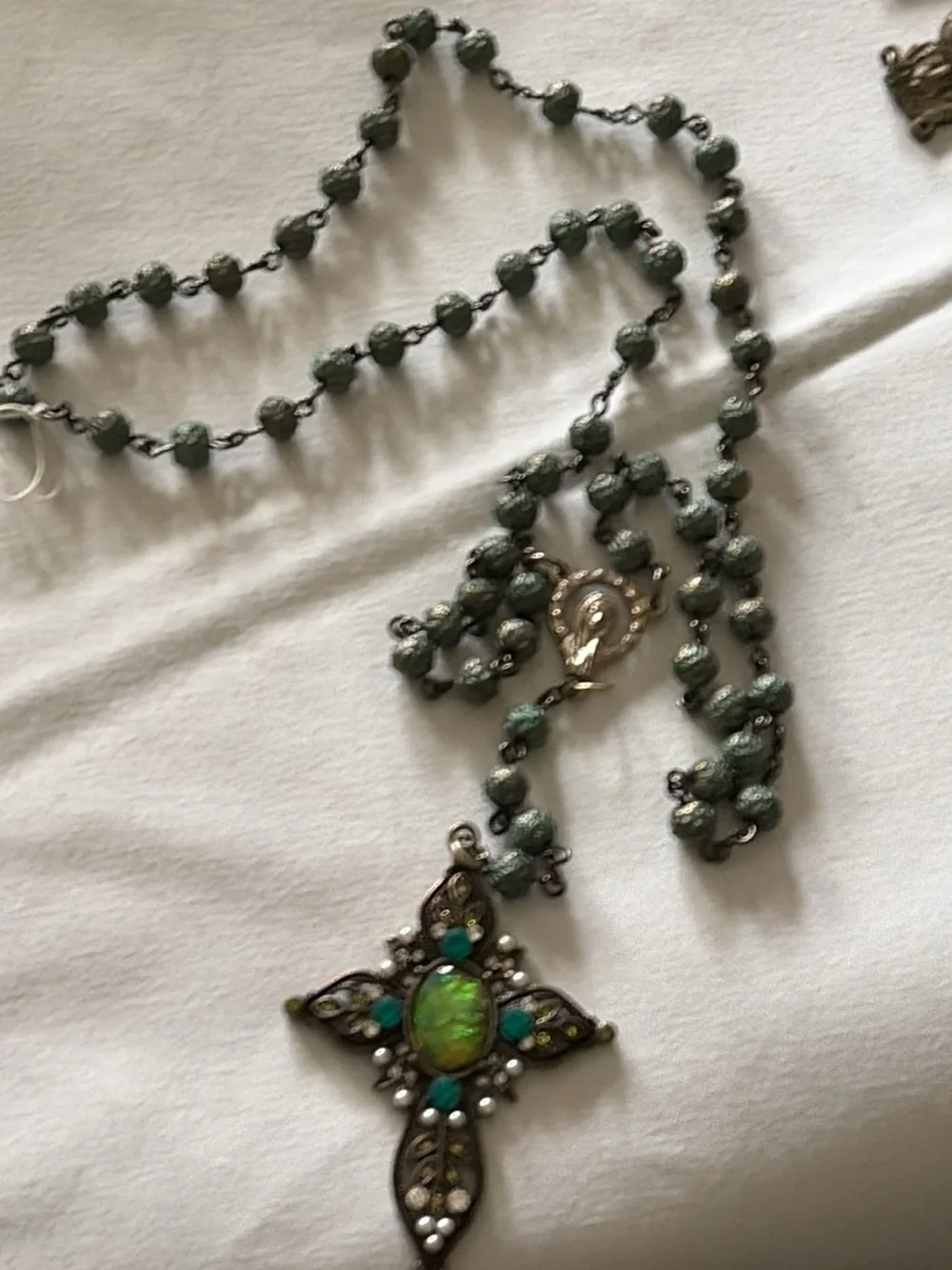 Vintage-Inspired Green metal beads Emerald Cross Pendant Necklace